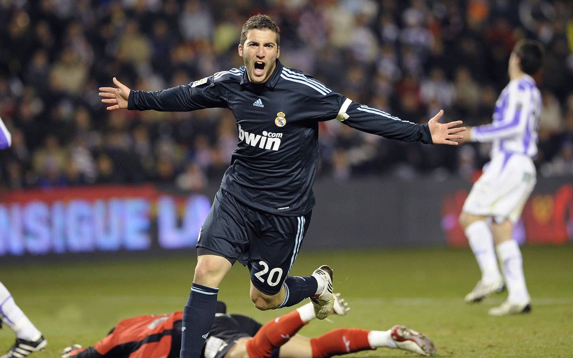 唯此一夜，米切尔封神之战，湖人王朝的黄昏与猛龙新纪元的破晓